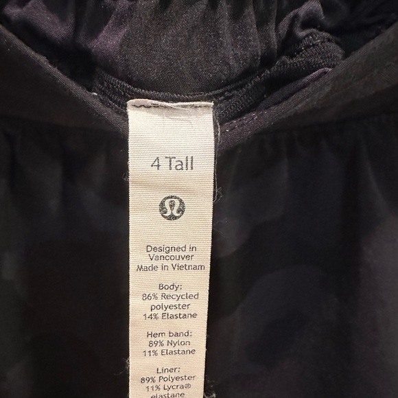 Lululemon Athletica Camo Hottie Hot 2.5 Shorts - Picture 3 of 5